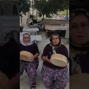 Kızlar Balkonda Yatıyor