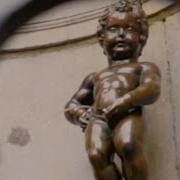 Manneken Pis Begging