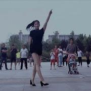 Китаянка Танцует В Тик Ток Трек