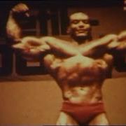 Sergio Oliva Posing