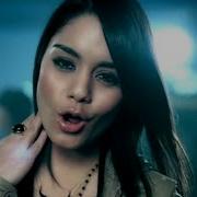 Vanessa Hudgens Say Ok