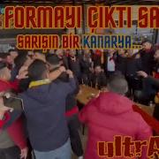 Giydi Formayı Çıktı Sahaya Sarışın Bir Kanarya