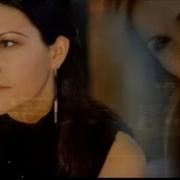 Helene Segara Laura Pausini On N Oublie Jamais Rien On Vit Avec