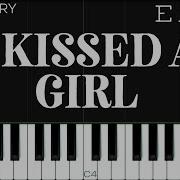 I Kissed A Girl Piano Tutorial