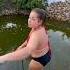 Дочь искупалась в пруду с пираньями